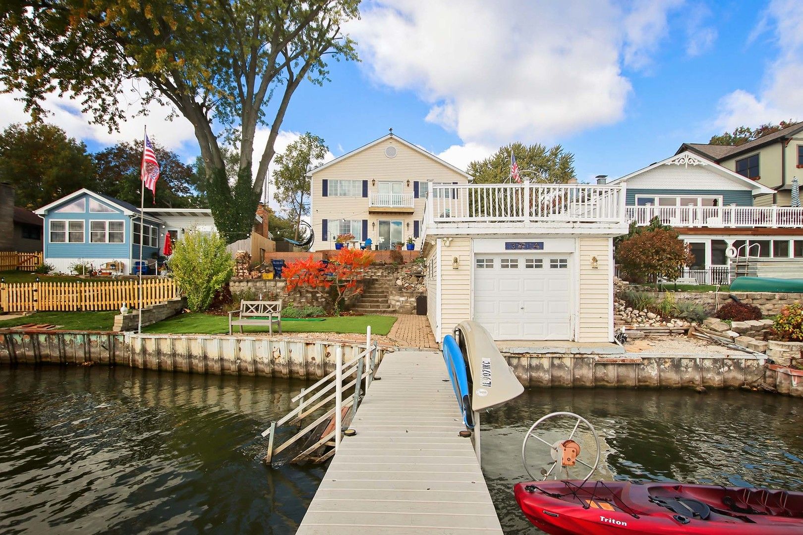 3704 W Lake Shore Drive — Wonder Lake, IL 60097