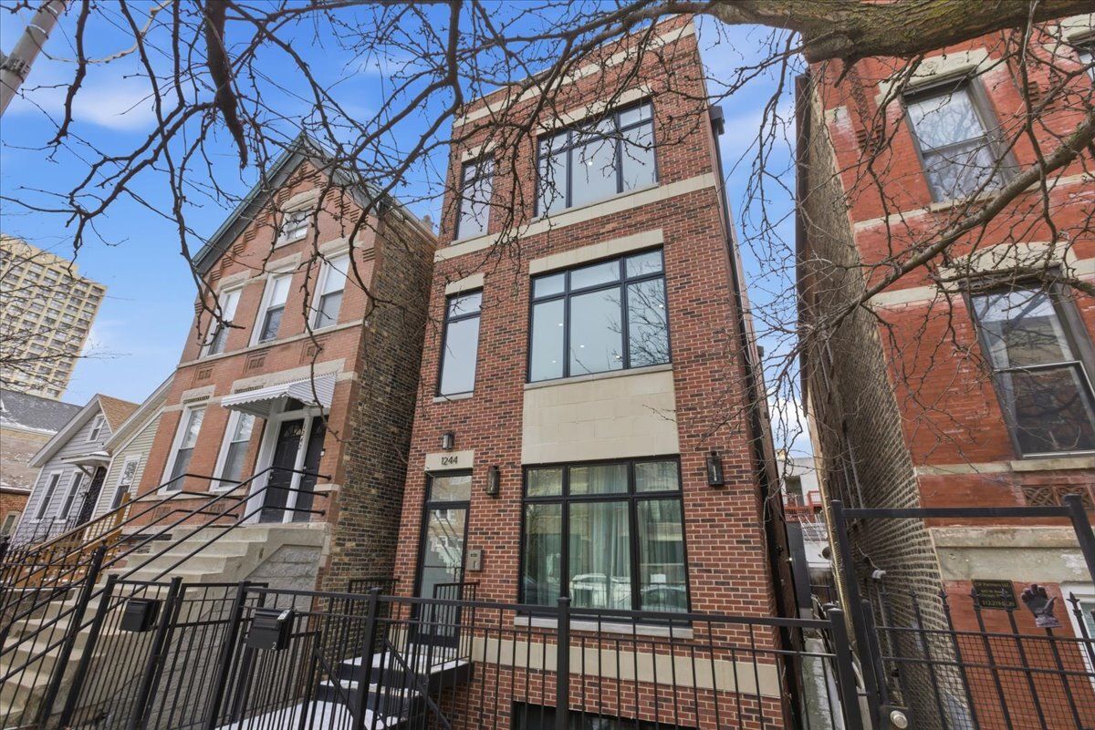 1244 Greenview Avenue, Chicago, IL 60642