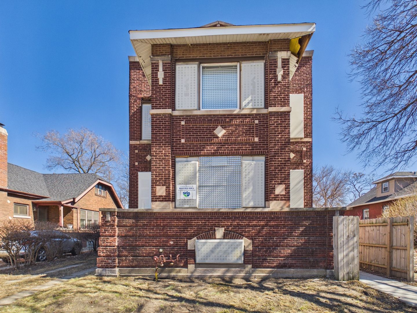 7339 S Bennett Avenue — Chicago, IL 60649