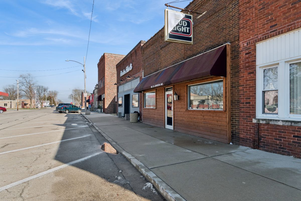 165 W Si Johnson Avenue, Sheridan, IL 60551