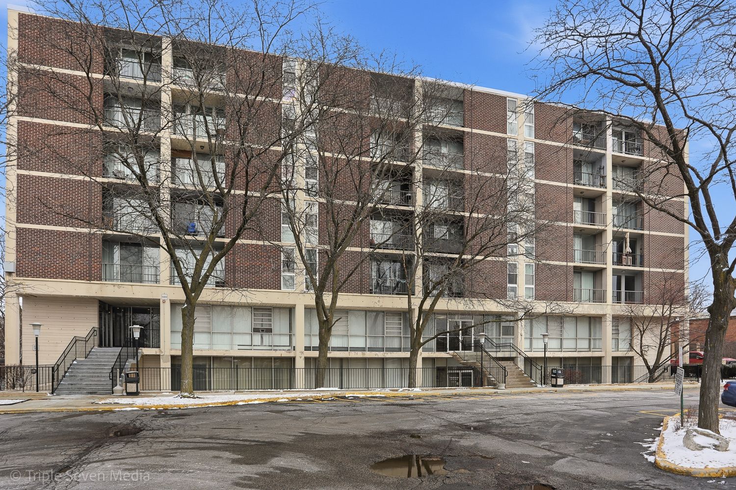 1043 S York Road #402 — Bensenville, IL 60106