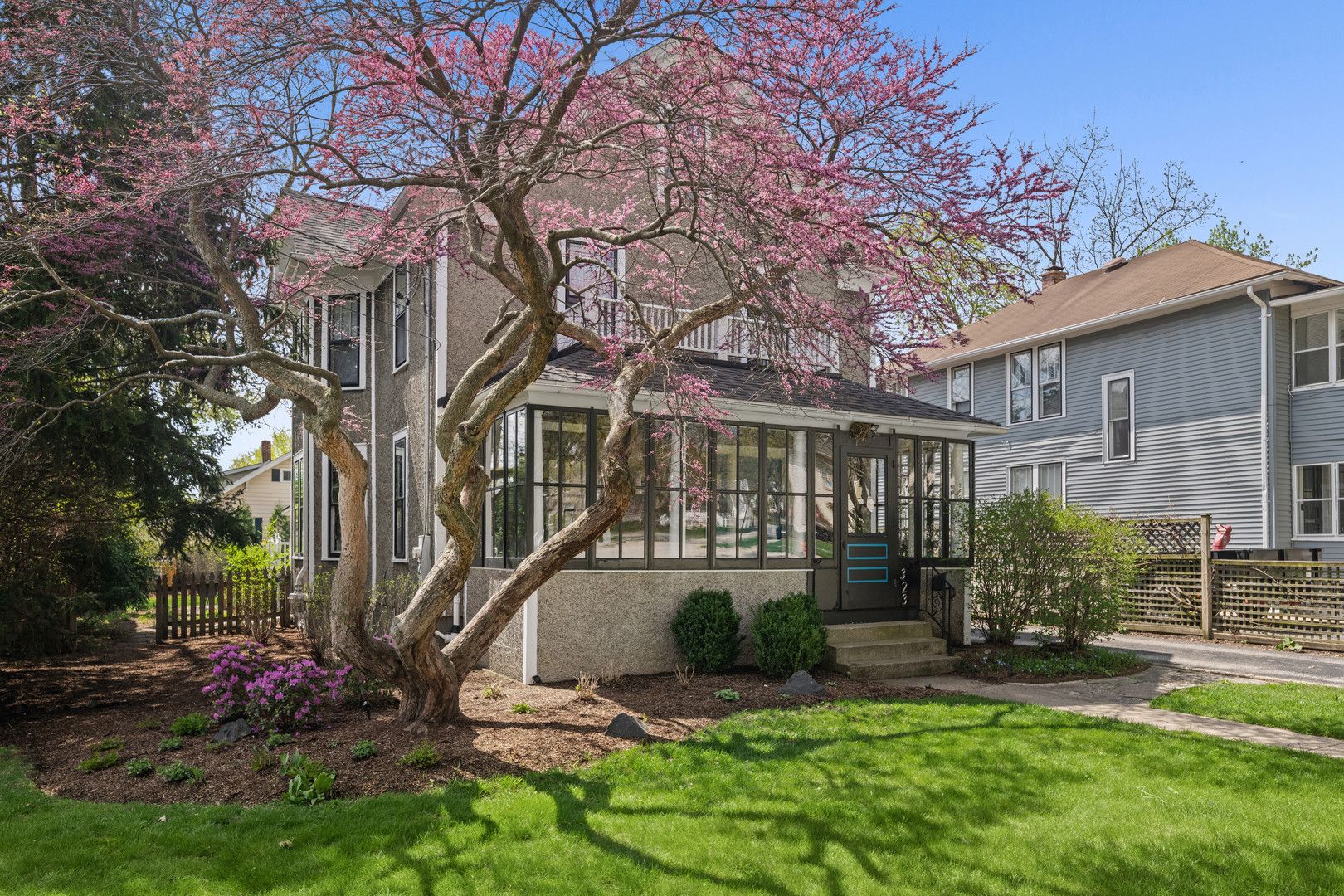 323 W Maple Avenue — Libertyville, IL 60048