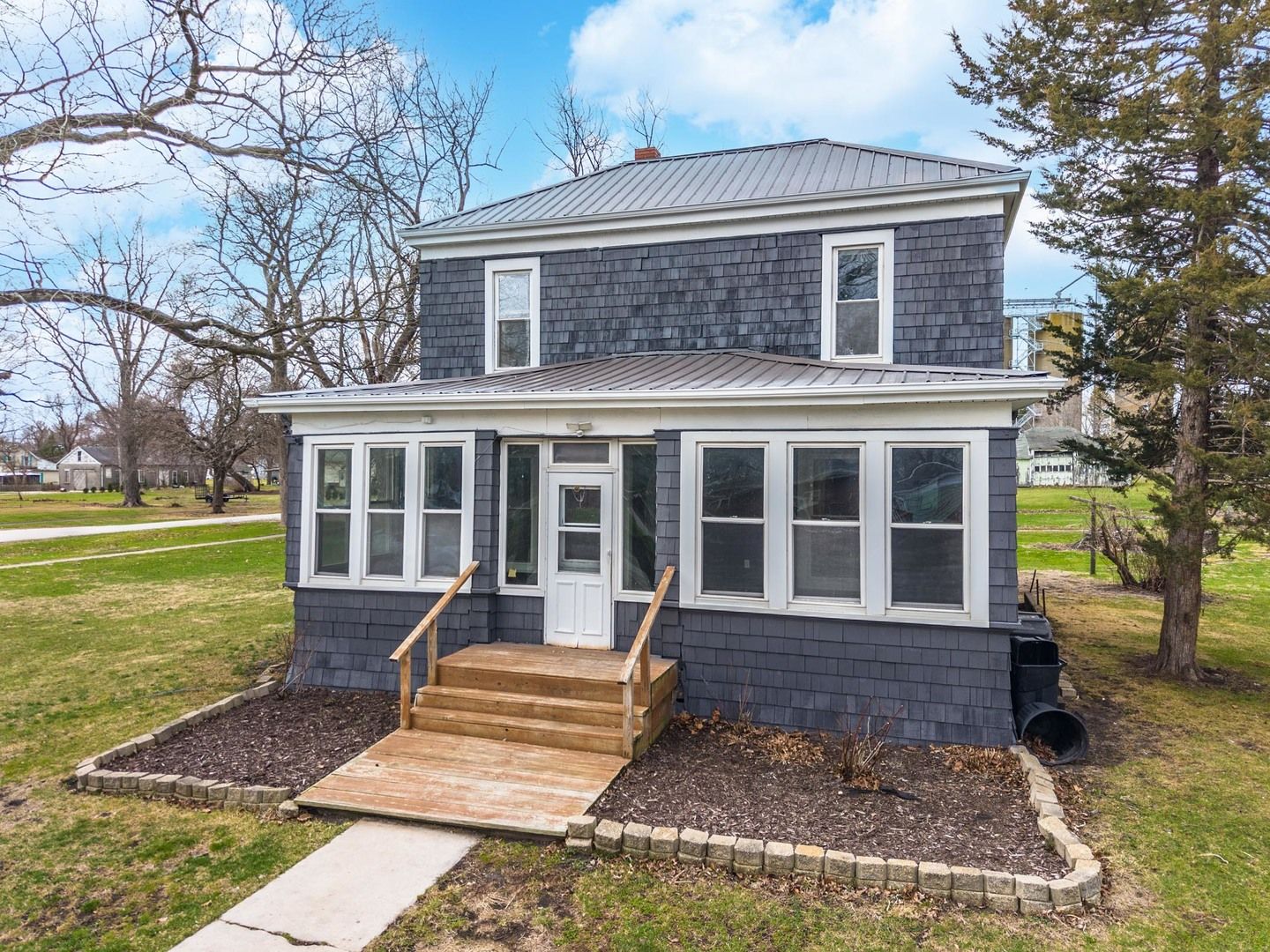 26 Lafayette Street — Saunemin, IL 61769