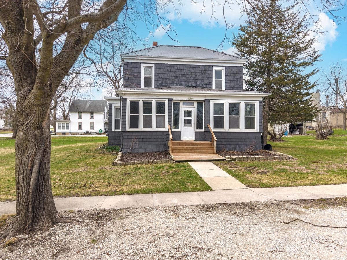 26 Lafayette Street, Saunemin, IL 61769