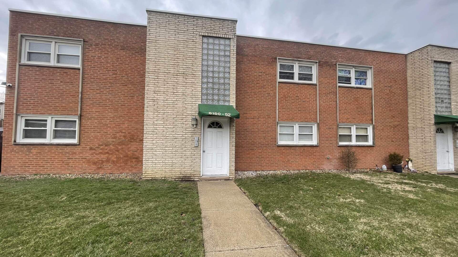 6152 W Rosedale Avenue #1 — Chicago, IL 60646