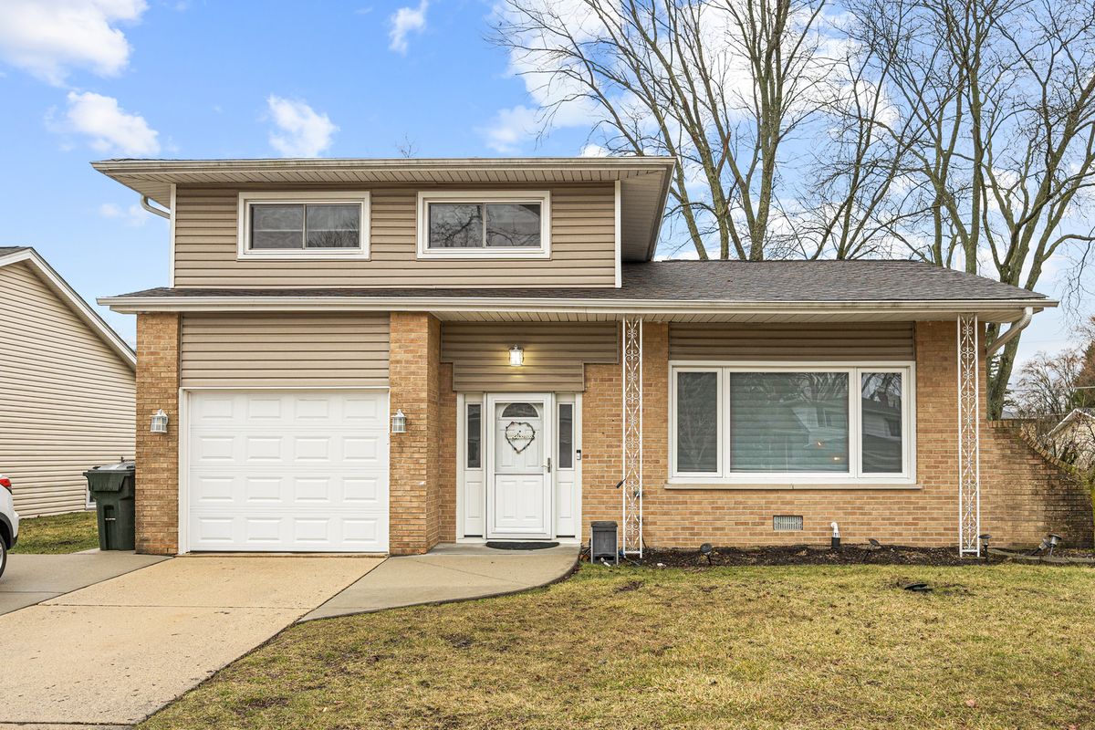 1811 AZALEA Lane, Mount Prospect, IL 60056