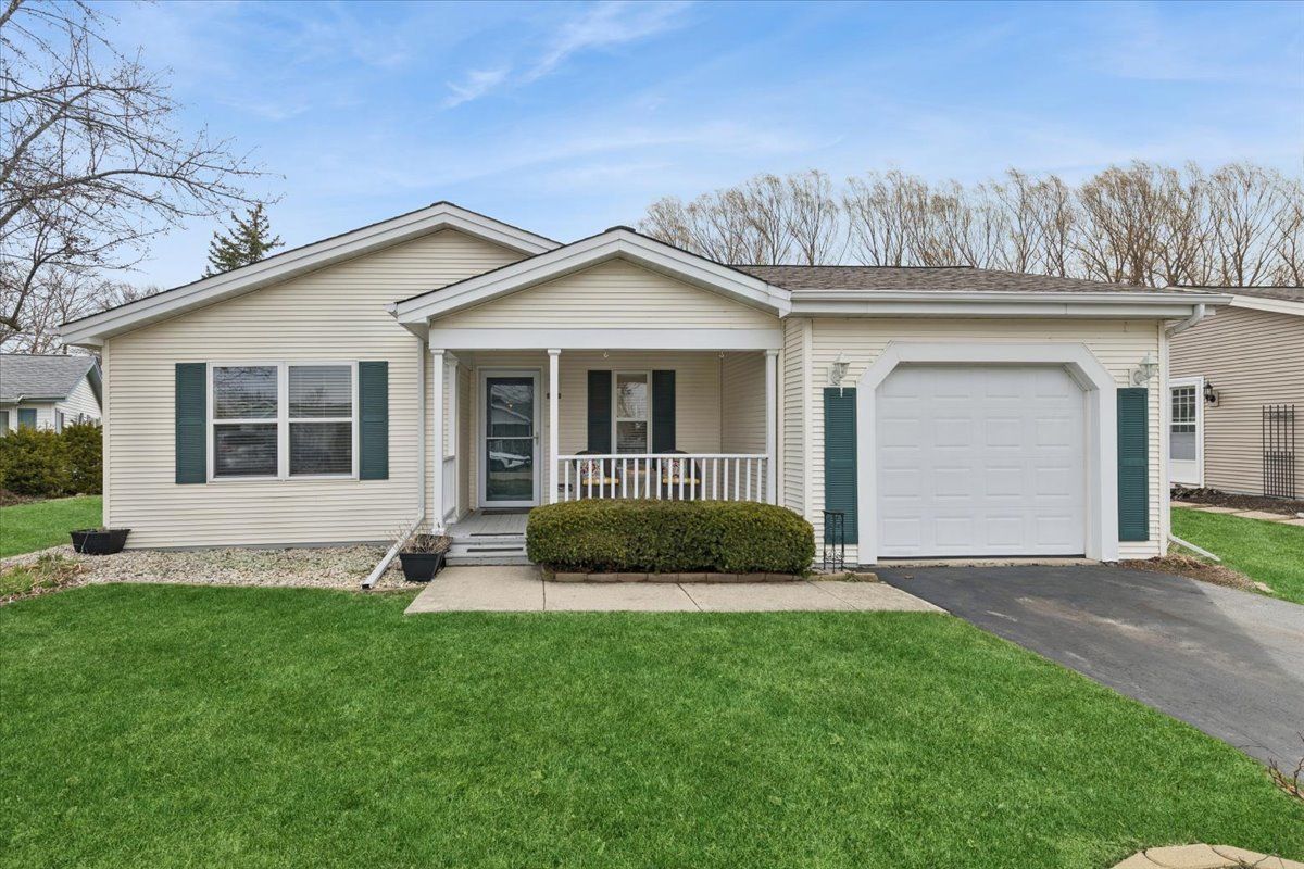 1810 Paddock Court — Grayslake, IL 60030