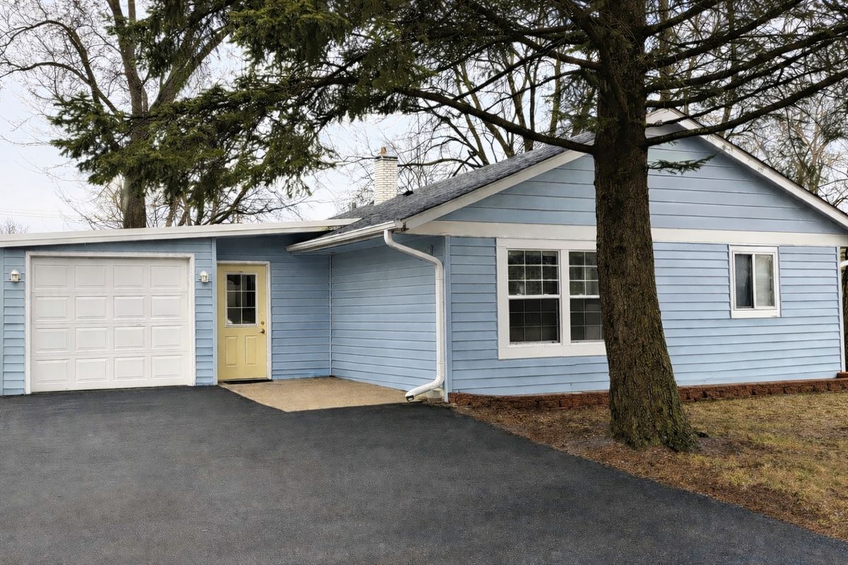 11 Helm Road, Carpentersville, IL 60110