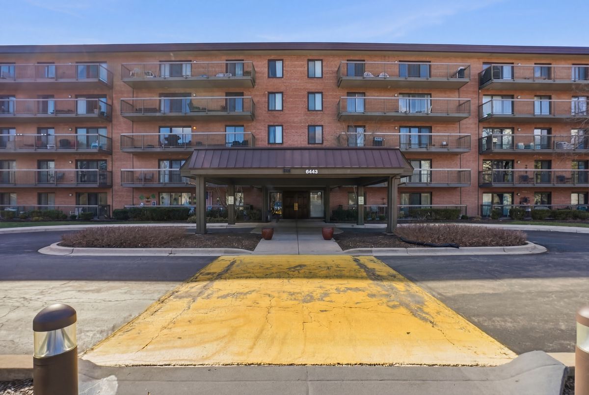 6443 Clarendon Hills Road, Willowbrook, IL 60527