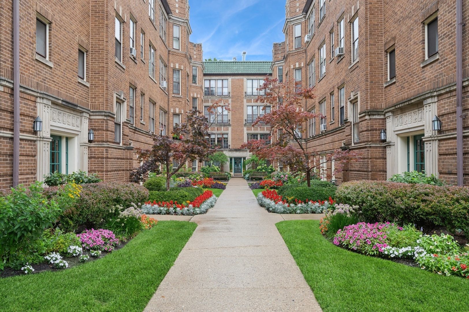 721 Hinman Avenue #2W — Evanston, IL 60202