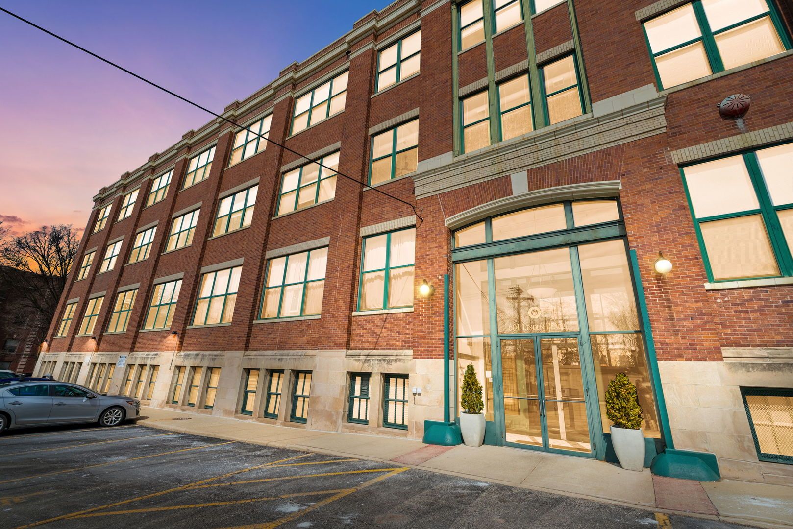 601 Linden Place #121 — Evanston, IL 60202