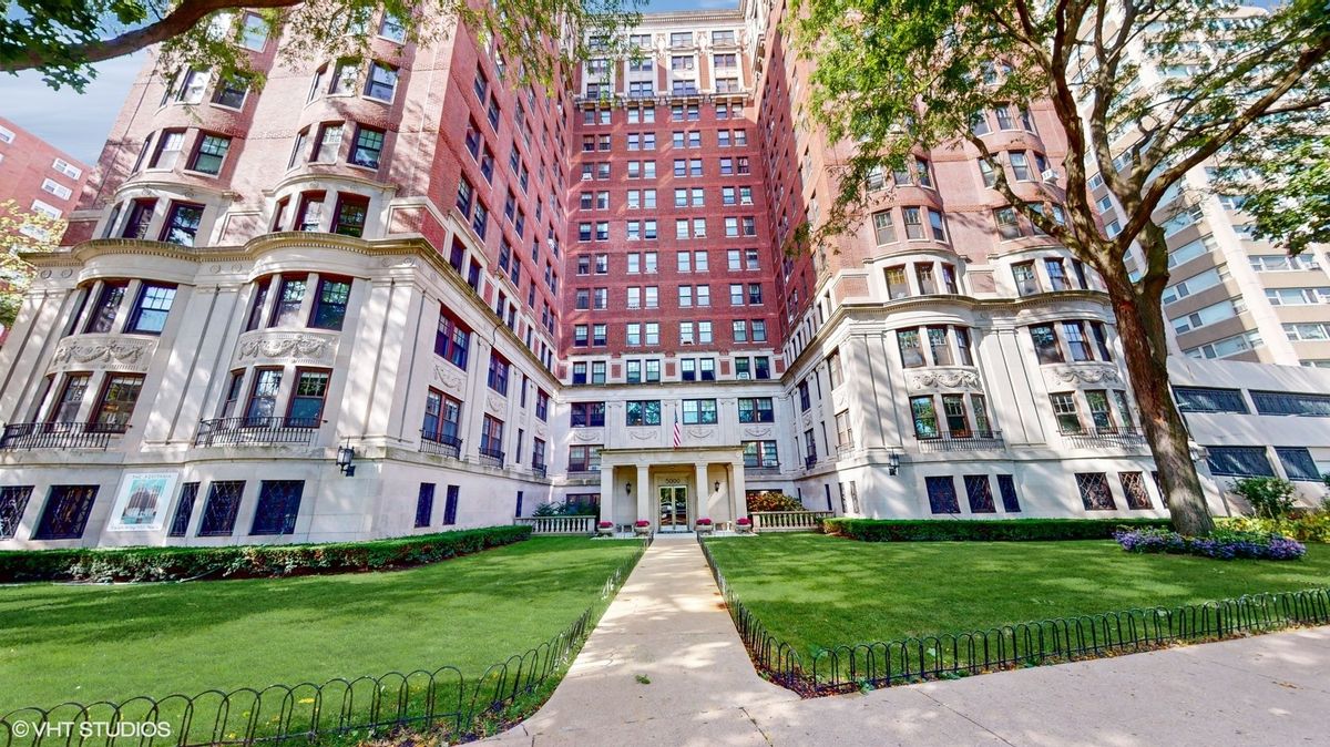 5000 MARINE Drive, Chicago, IL 60640