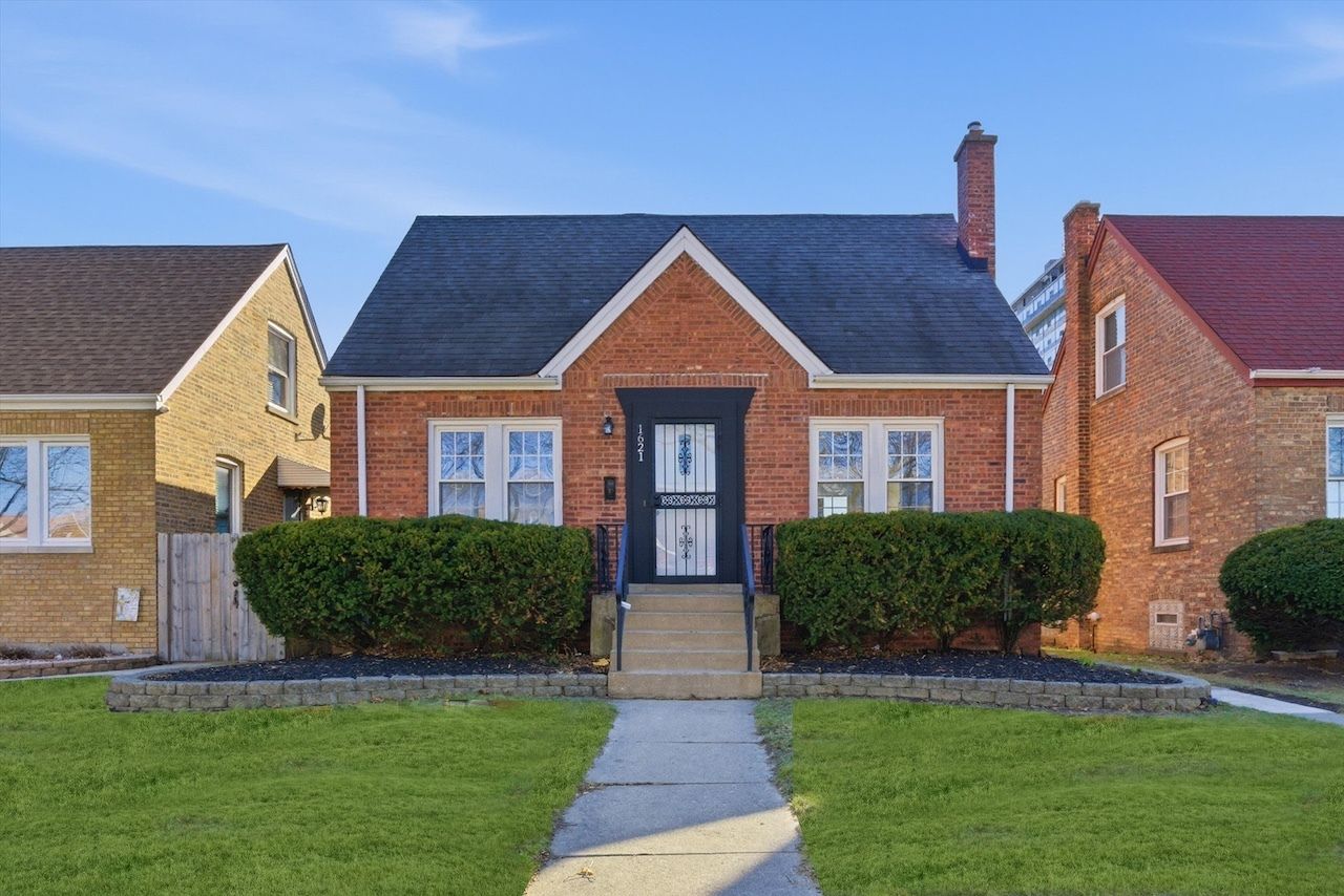 1621 N 73rd Court — Elmwood Park, IL 60707