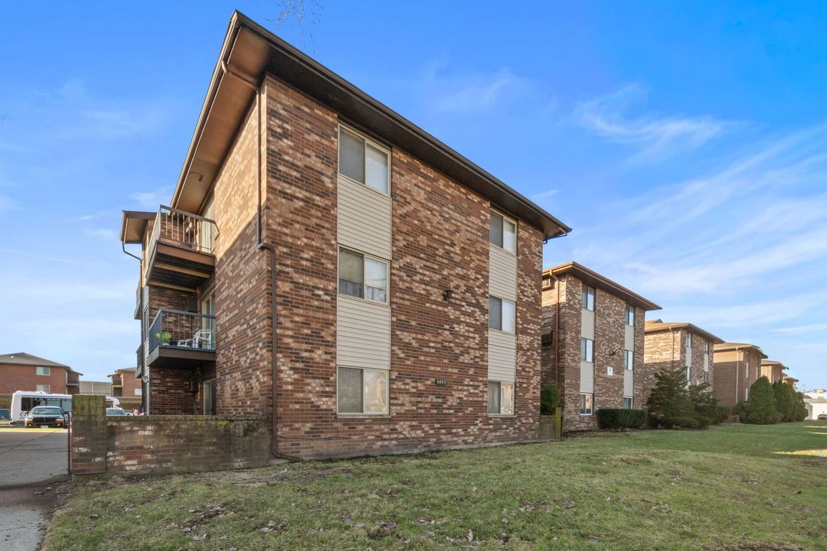 3069 BERNICE Road, Lansing, IL 60438