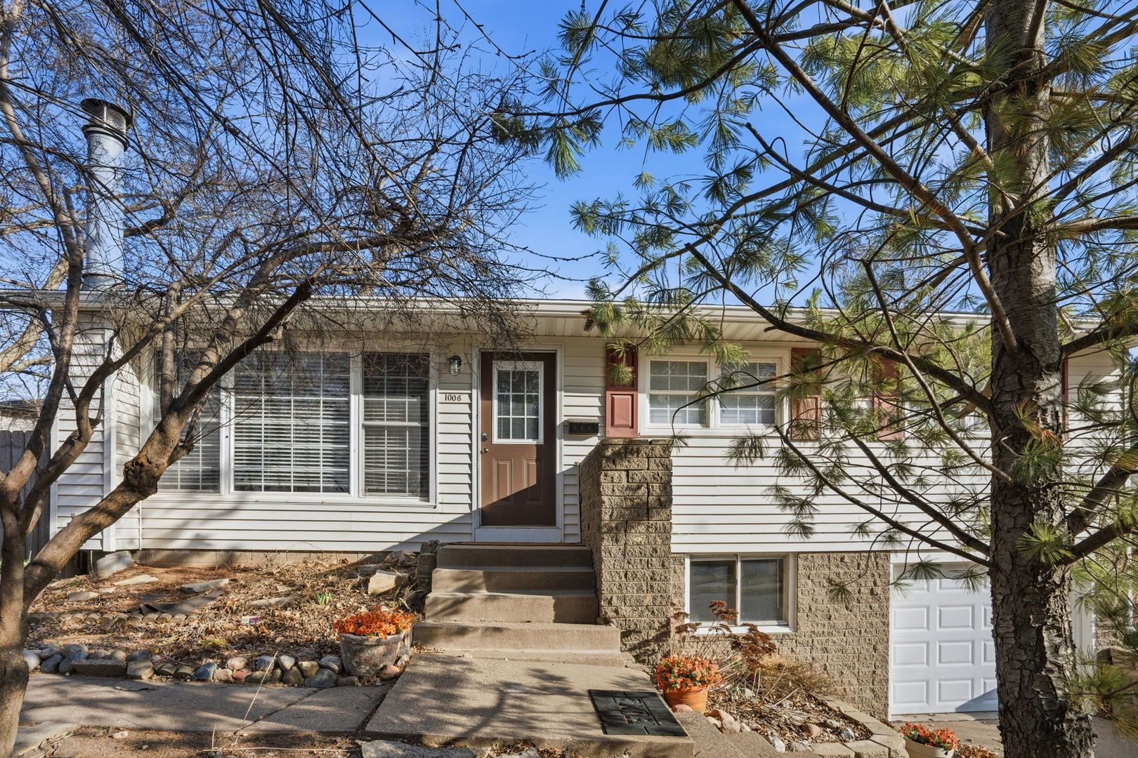 1006 Hillside Drive — Bettendorf, IA 52722