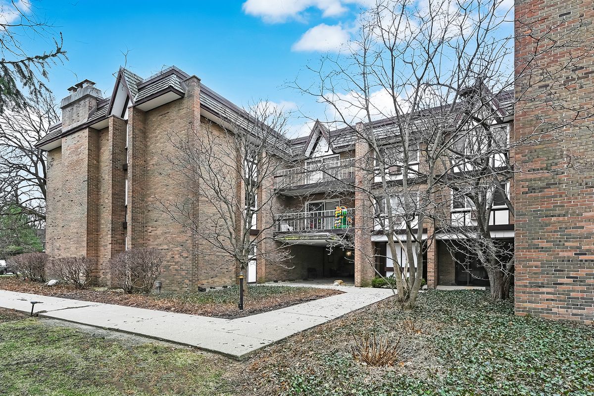 360 Claymoor Road, Hinsdale, IL 60521