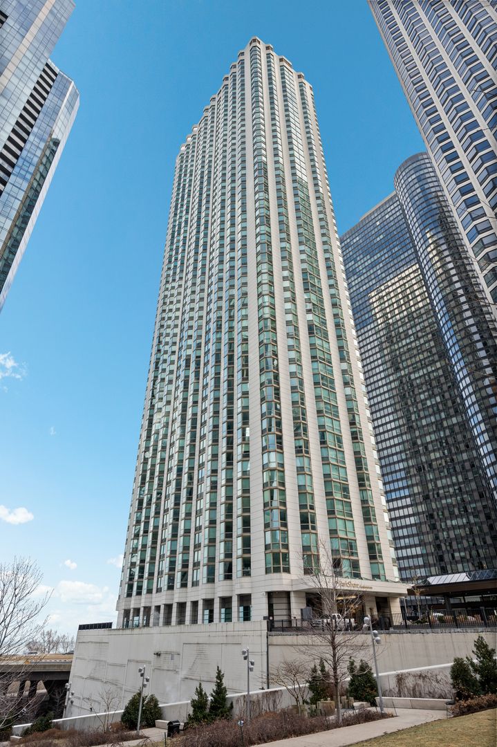 195 N HARBOR Drive #1502 — Chicago, IL 60601