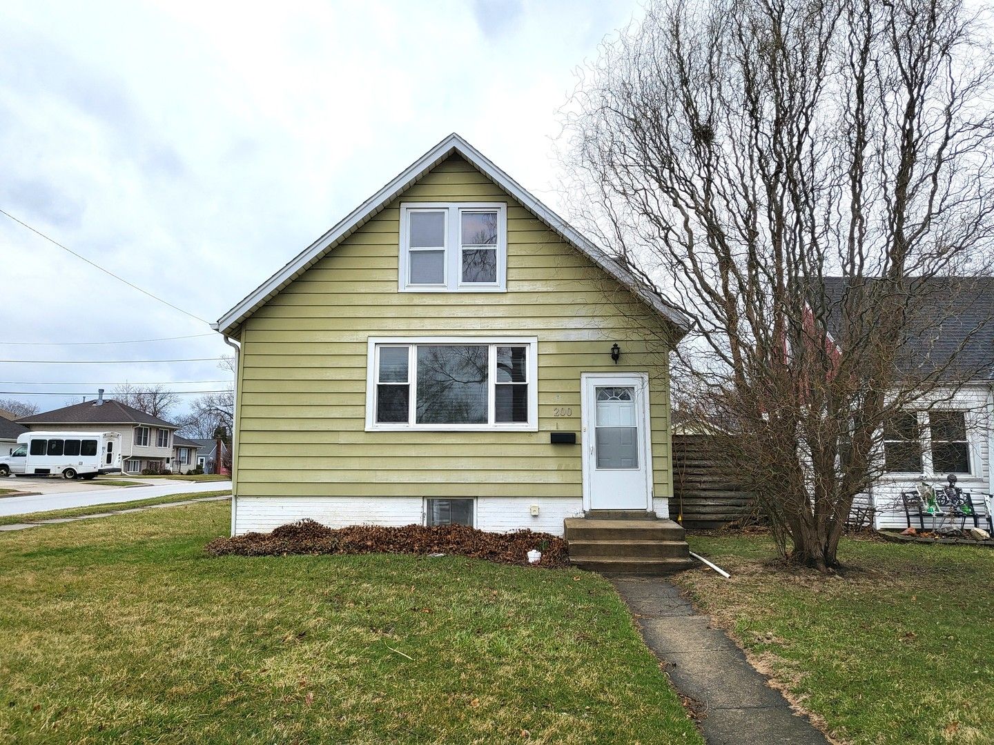 200 N 2nd Avenue — Villa Park, IL 60181