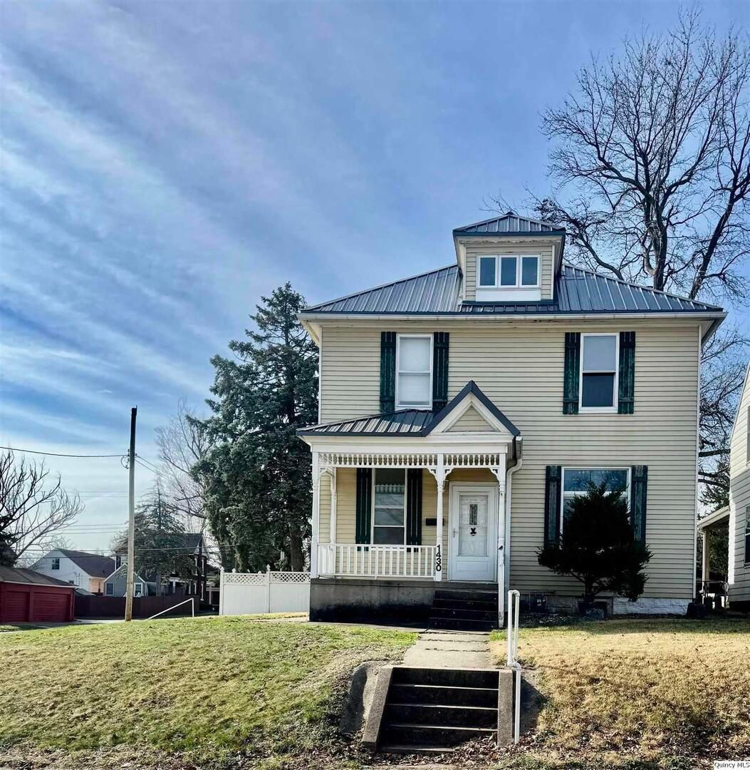 1430 College — Quincy, IL 62301