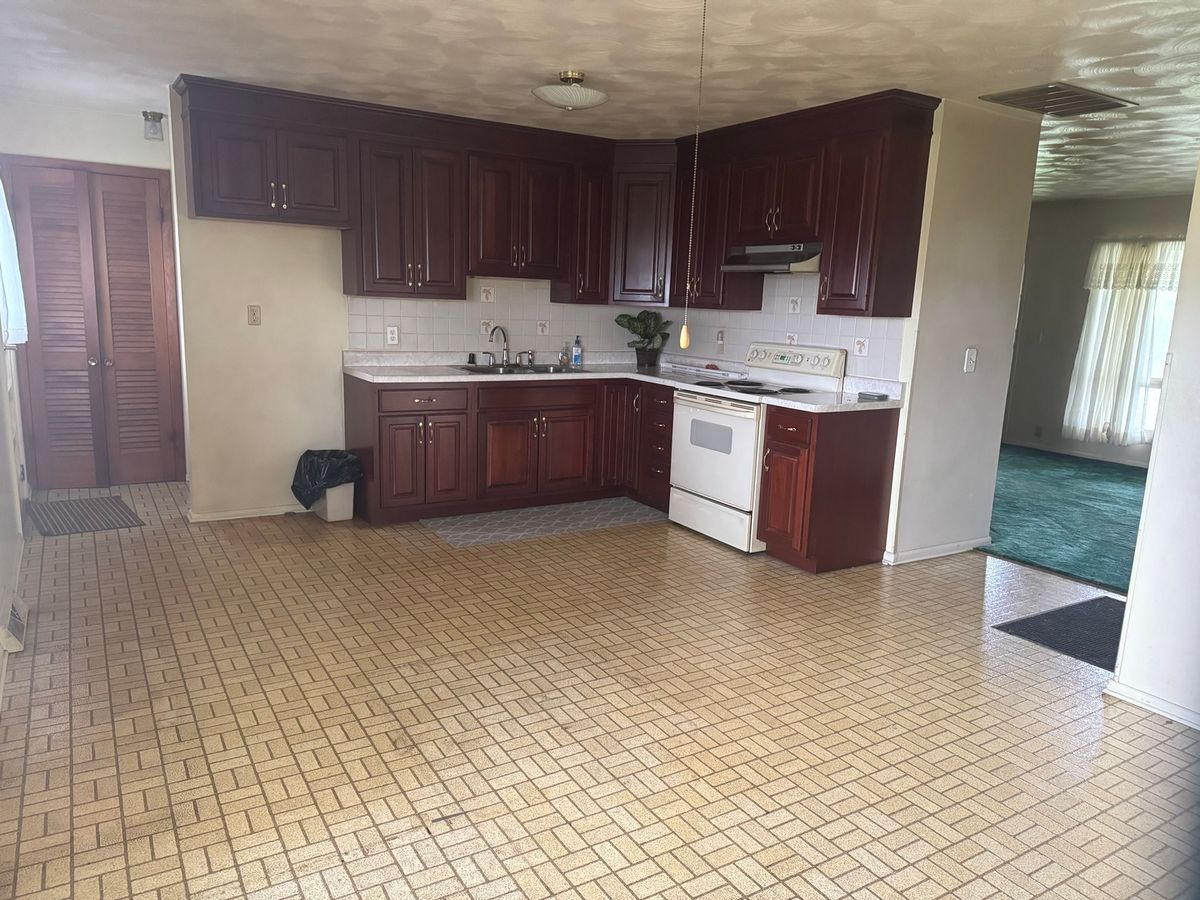 100 Hazelwood Drive, Wyanet, IL 61379