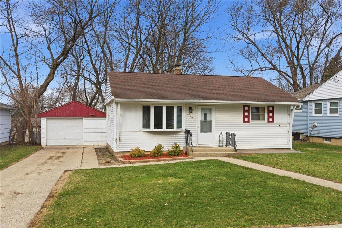 270 Ridge Avenue — Crystal Lake, IL 60014