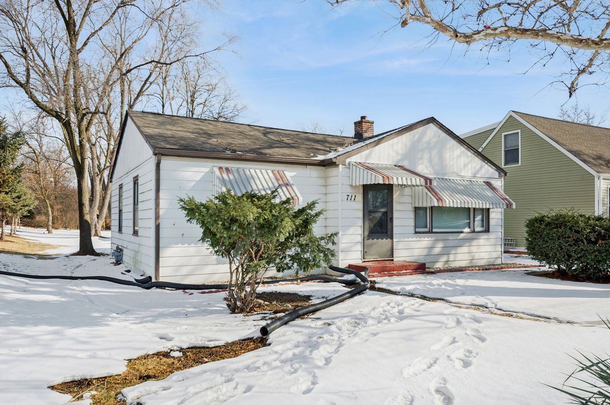 711 Columbine Avenue, Lombard, IL 60148