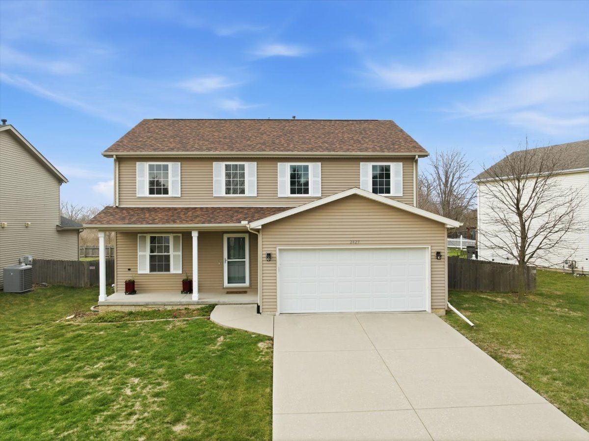 2429 Grey Fox Trail — Bloomington, IL 61705