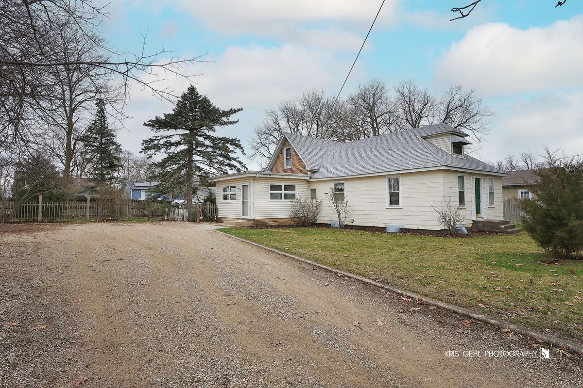 35694 Laurel Avenue, Ingleside, IL 60041