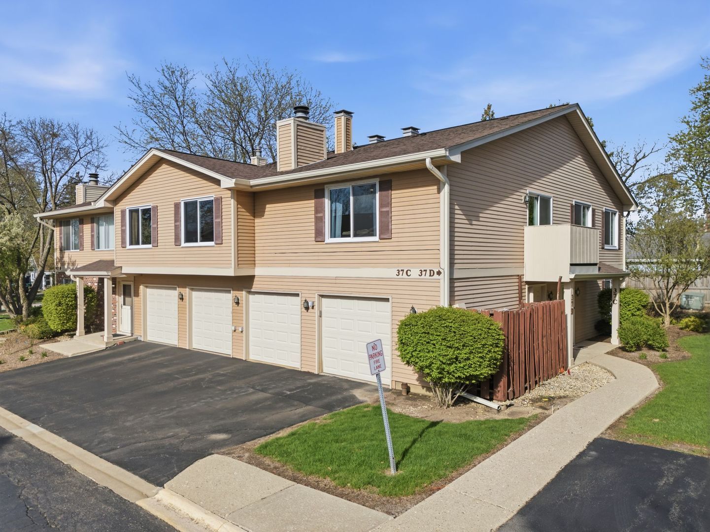 37 E Hickory Street #D — Lombard, IL 60148