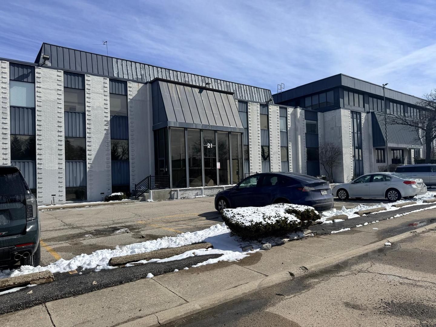21 N Skokie Highway #203 — Lake Bluff, IL 60044