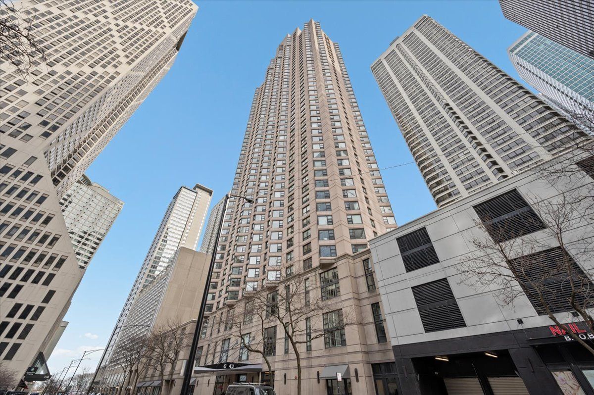 401 E ONTARIO Street #604 — Chicago, IL 60611