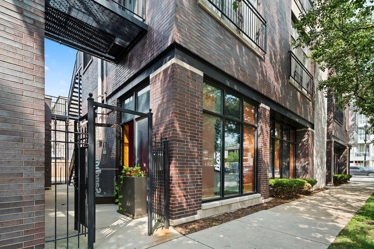 1608 Cornelia Avenue, Chicago, IL 60657