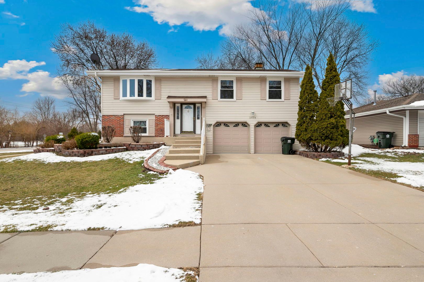 2004 E Parkview Circle — Hoffman Estates, IL 60169