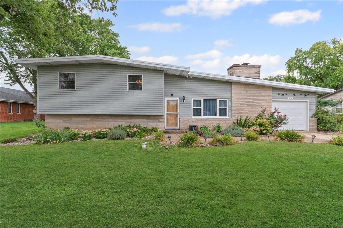 704 Helene Street — Shorewood, IL 60404