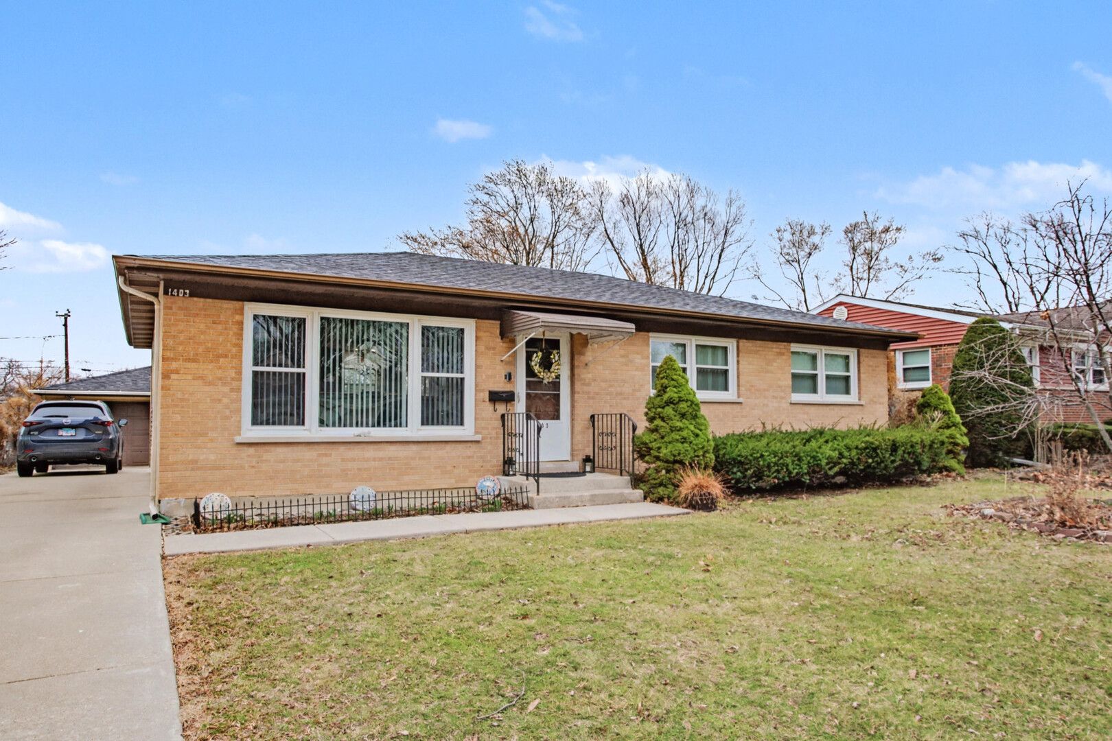 1403 S Robert Drive — Mount Prospect, IL 60056