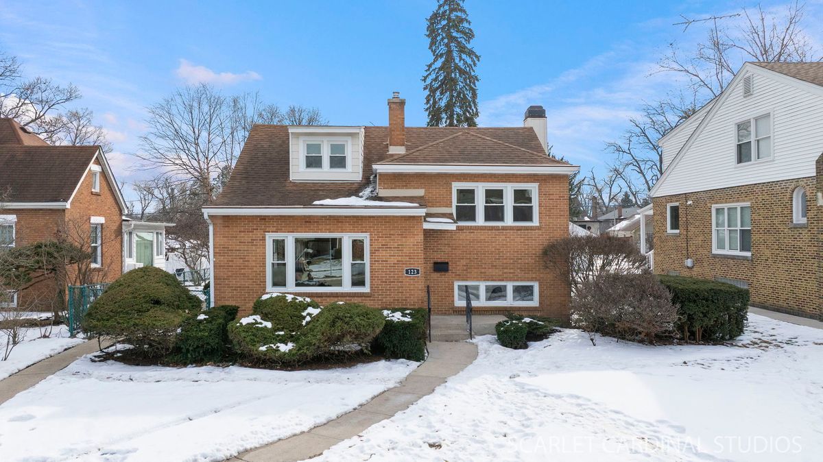 123 Monroe Street, Villa Park, IL 60181