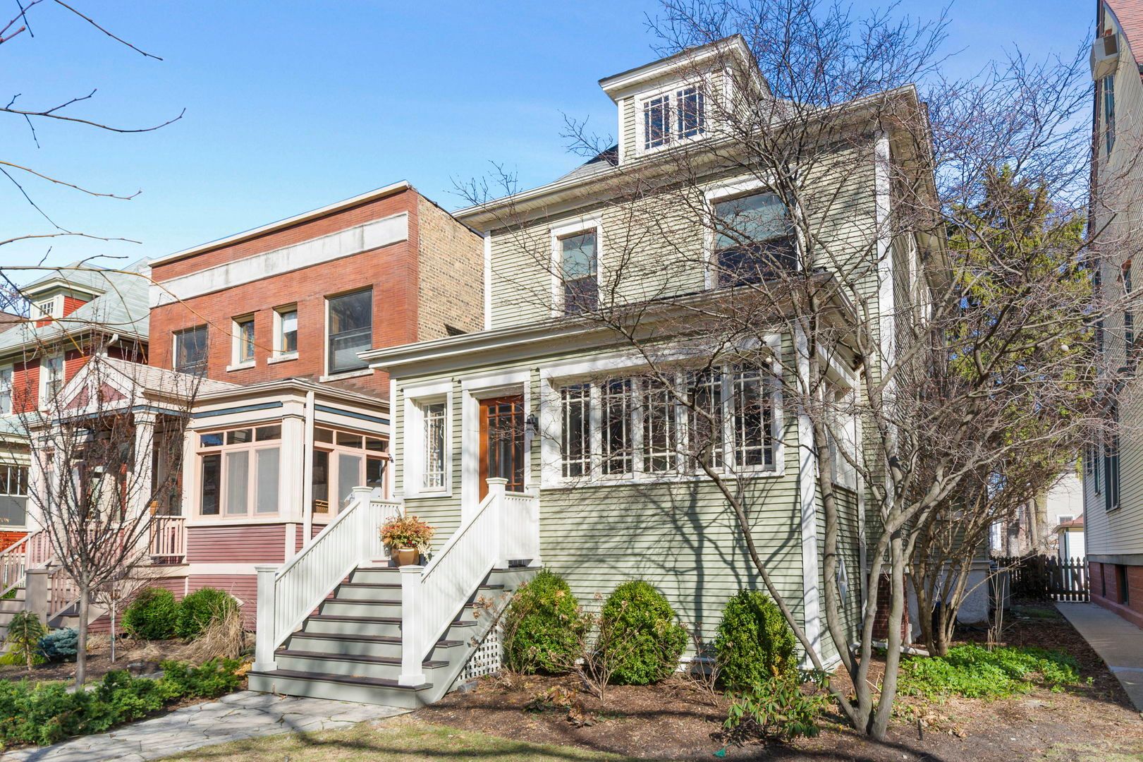 5231 N Lakewood Avenue — Chicago, IL 60640