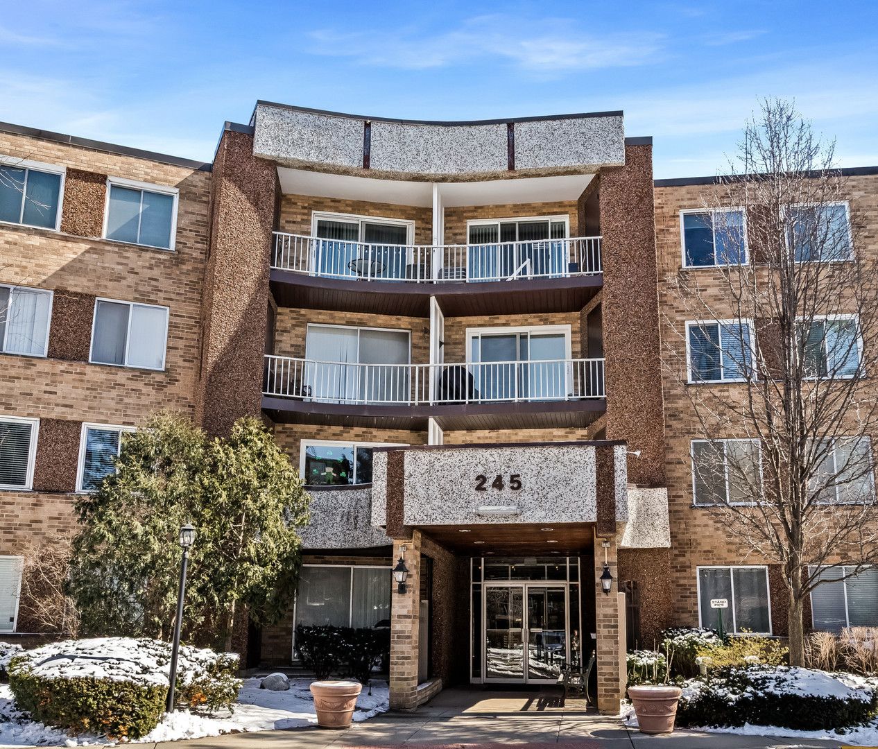 245 S Park Lane #424 — Palatine, IL 60074