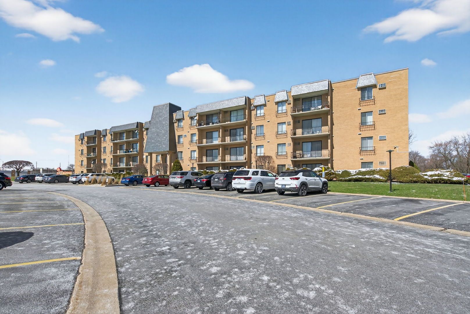 931 W Arquilla Drive #415 — Glenwood, IL 60425