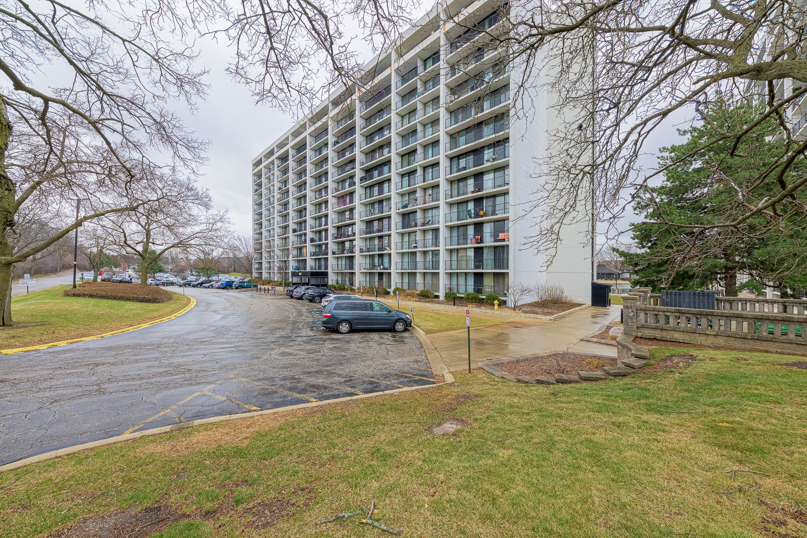 2015 S Finley Road #801 — Lombard, IL 60148
