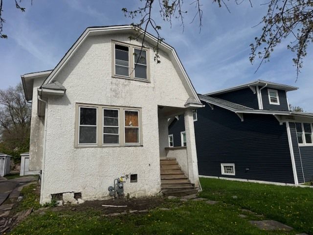 906 S 9th Avenue — Maywood, IL 60153