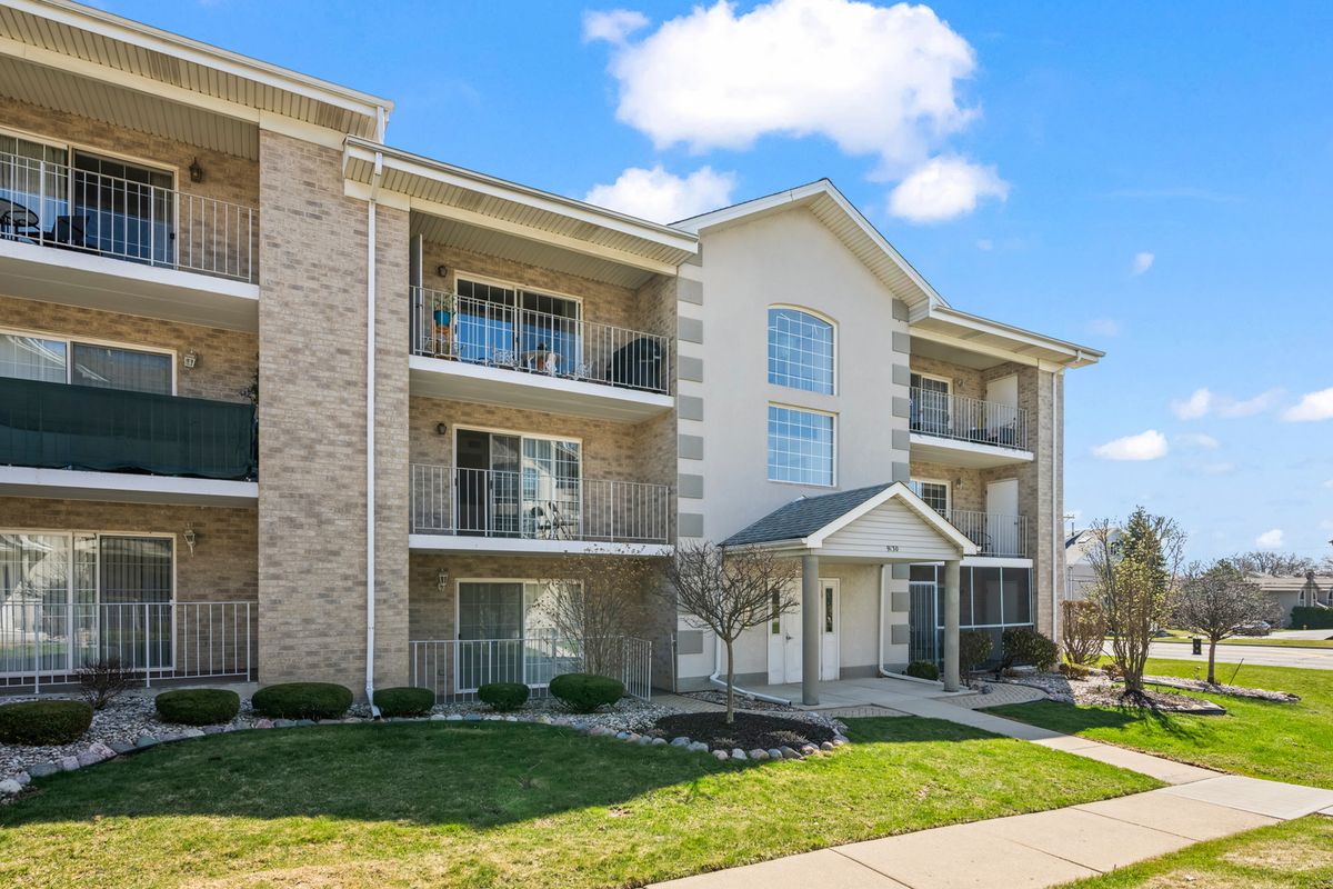 9130 95th Street, Hickory Hills, IL 60457