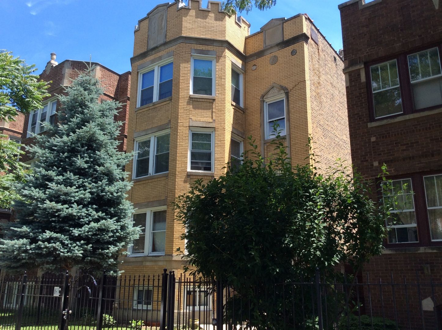 6429 N CLAREMONT Avenue — Chicago, IL 60645