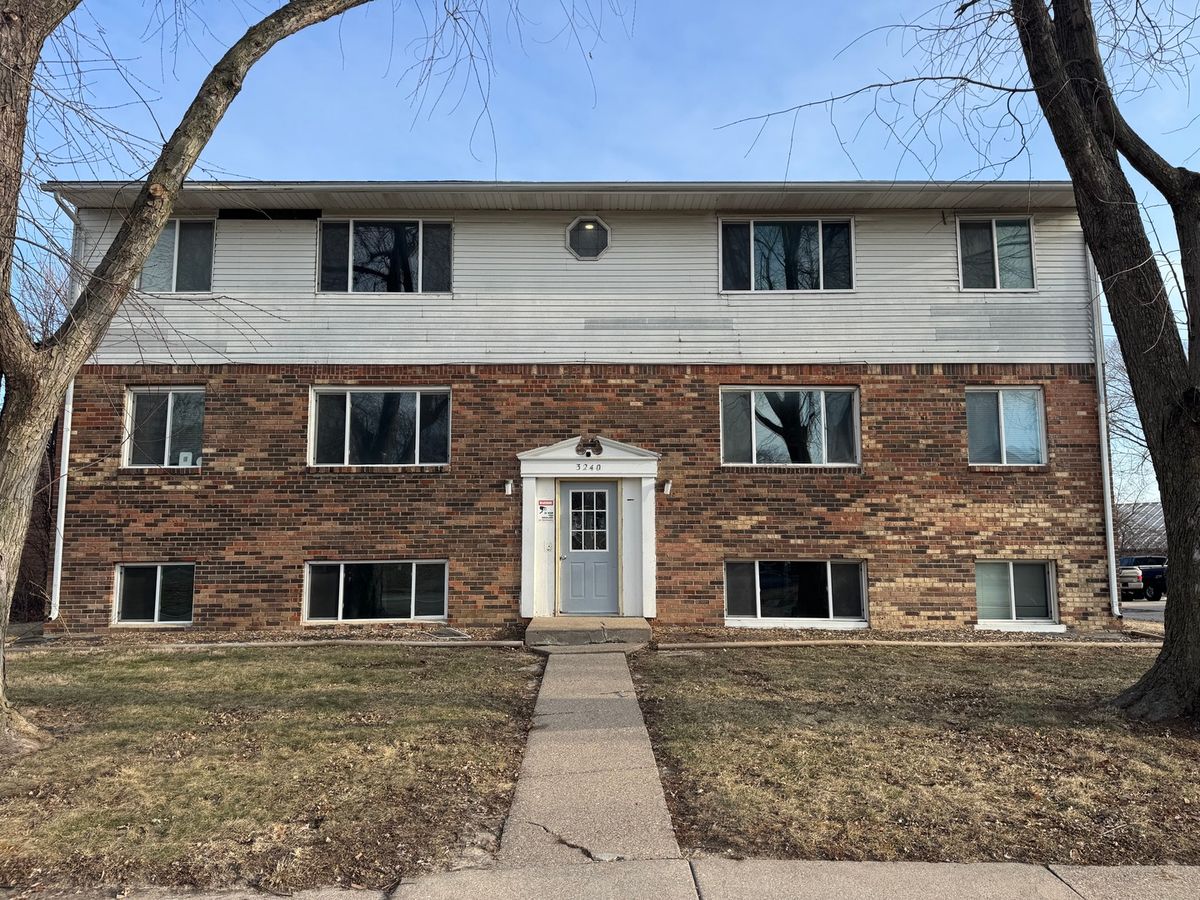 3240 Heatherton Drive, Davenport, IA 52804