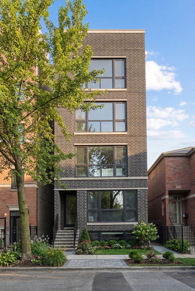 1107 W Vernon Park Place #2 — Chicago, IL 60607