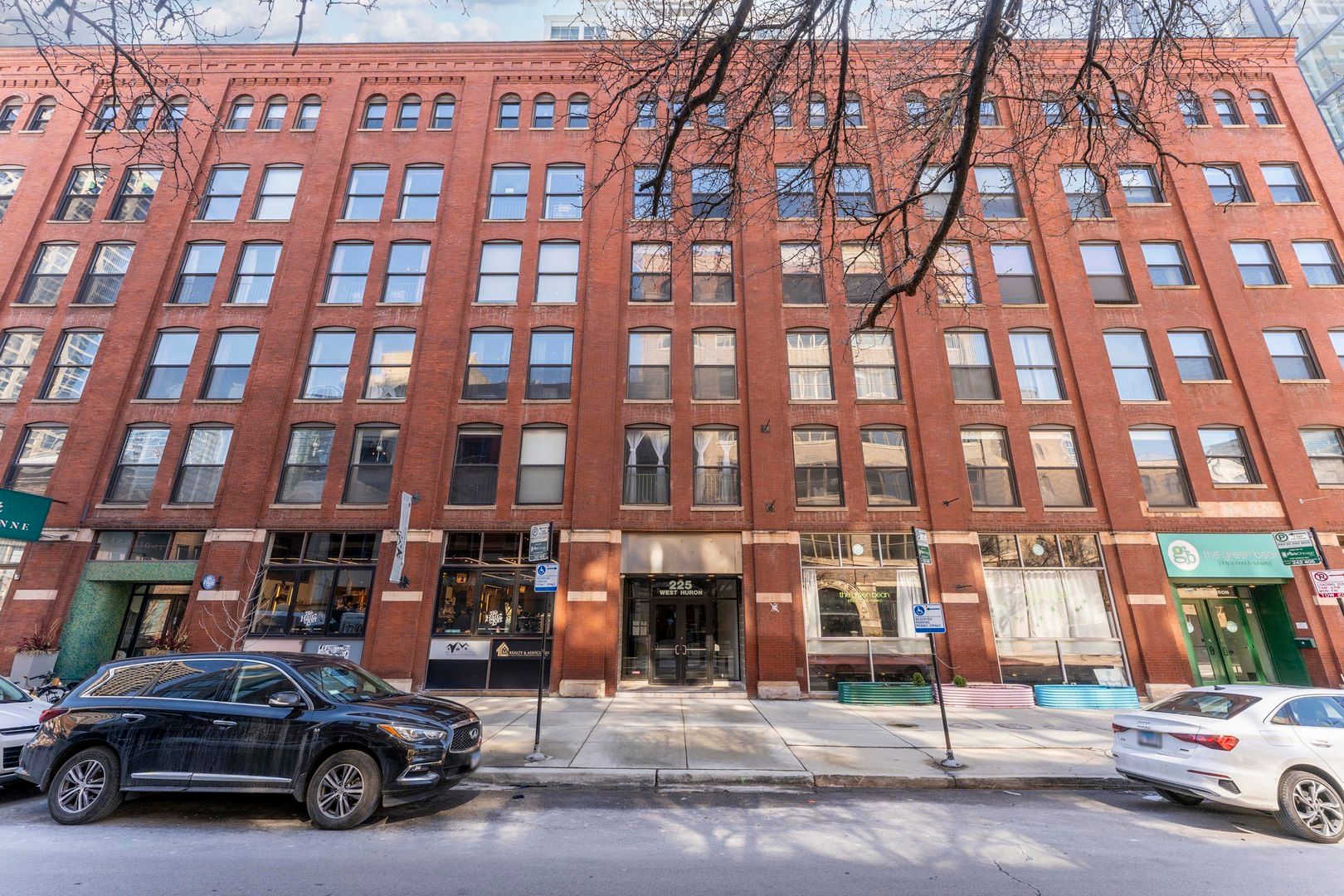 225 W Huron Street #420 — Chicago, IL 60654