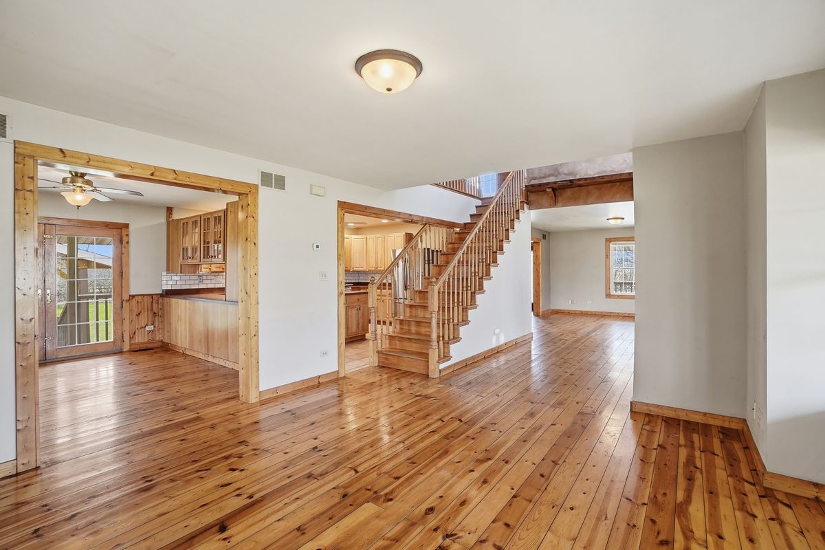 10954 E 9000n Road, Grant Park, IL 60940
