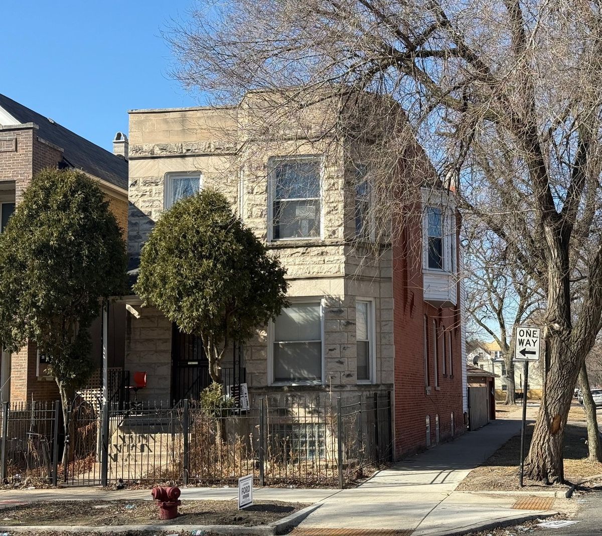 856 Lawndale Avenue, Chicago, IL 60651
