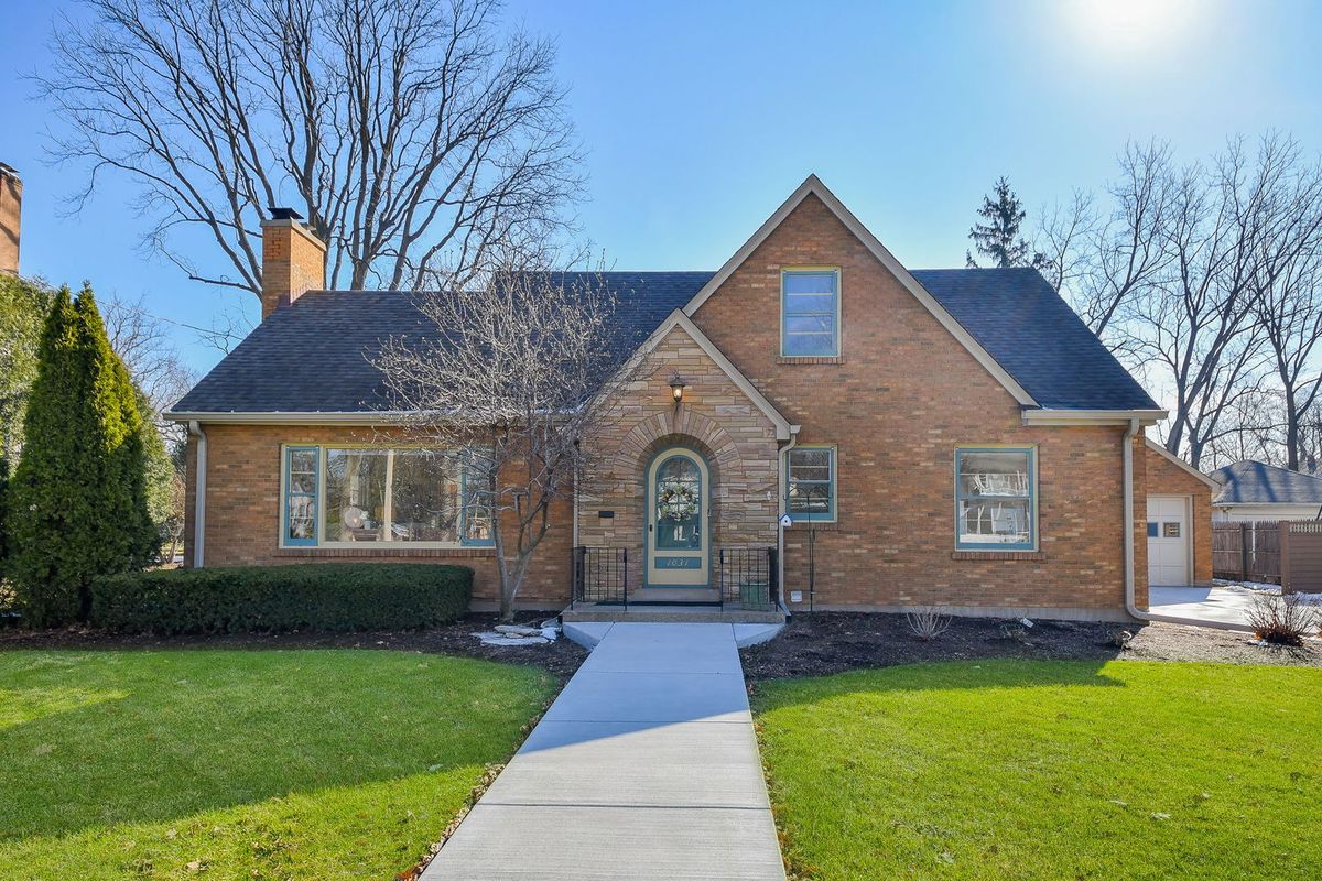 1031 Spring Street, Elgin, IL 60120