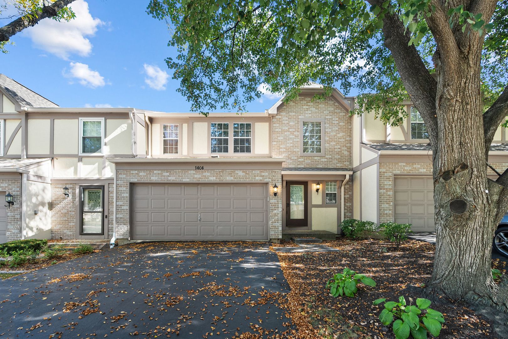 1404 W Sapphire Drive — Hoffman Estates, IL 60192